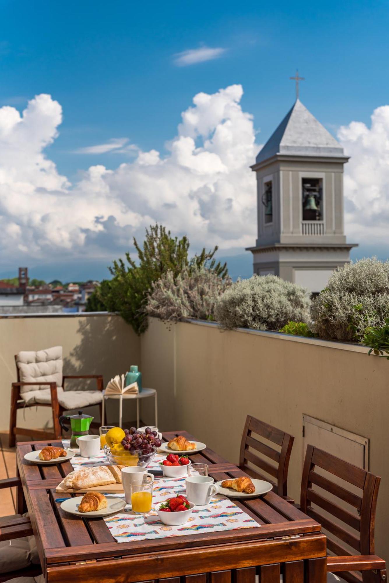 Levante Appartamento Di Pregio, Terrazza E Vista Panoramica Sul Mare E La Citta Виареджо Экстерьер фото