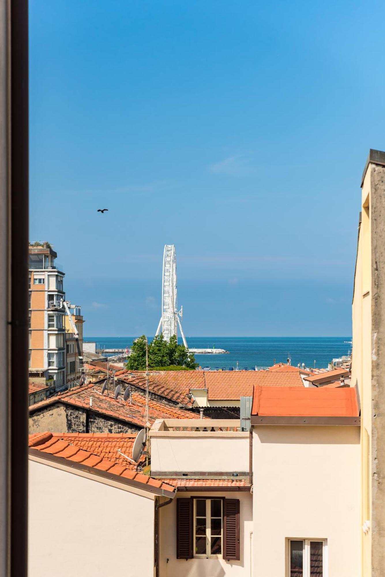 Levante Appartamento Di Pregio, Terrazza E Vista Panoramica Sul Mare E La Citta Виареджо Экстерьер фото